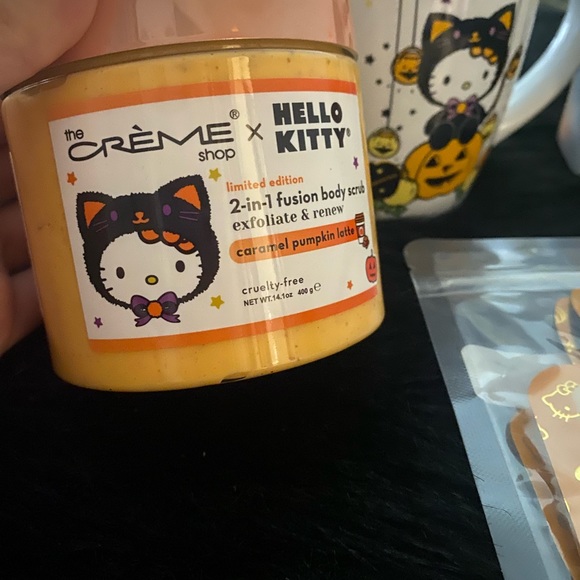 Hello kitty Halloween bundle - Picture 2 of 5